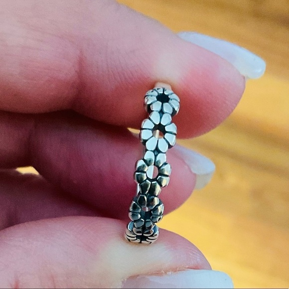 925 Sterling Silver Daisy Flower Ring - Picture 6 of 8